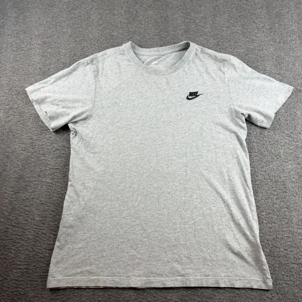 Nike T-Shirt Men's Small Grey Short Sleeve Embroidered Swoosh Logo Tee